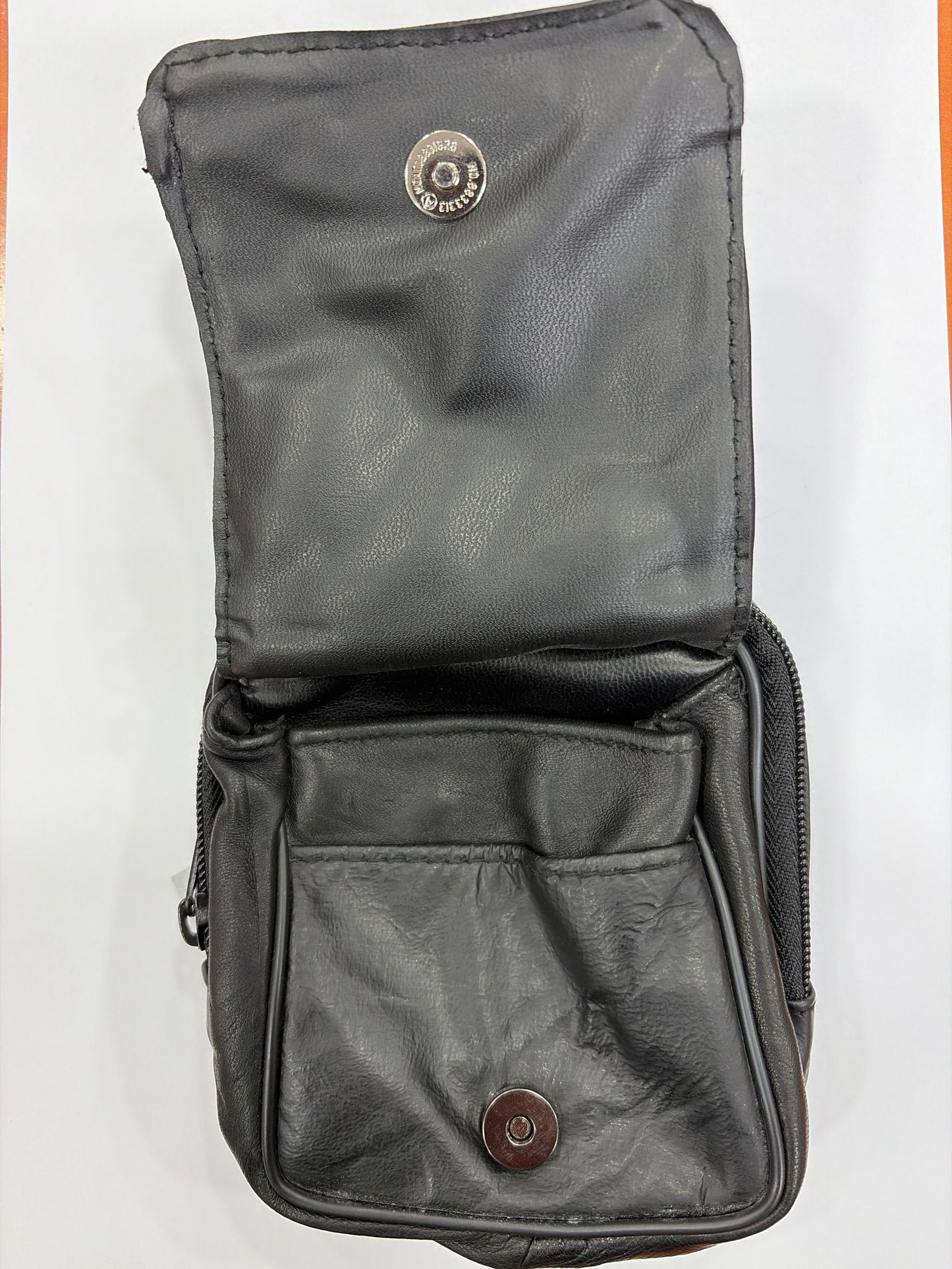 CARTERA GUARDA DINERO TIPO CUERO